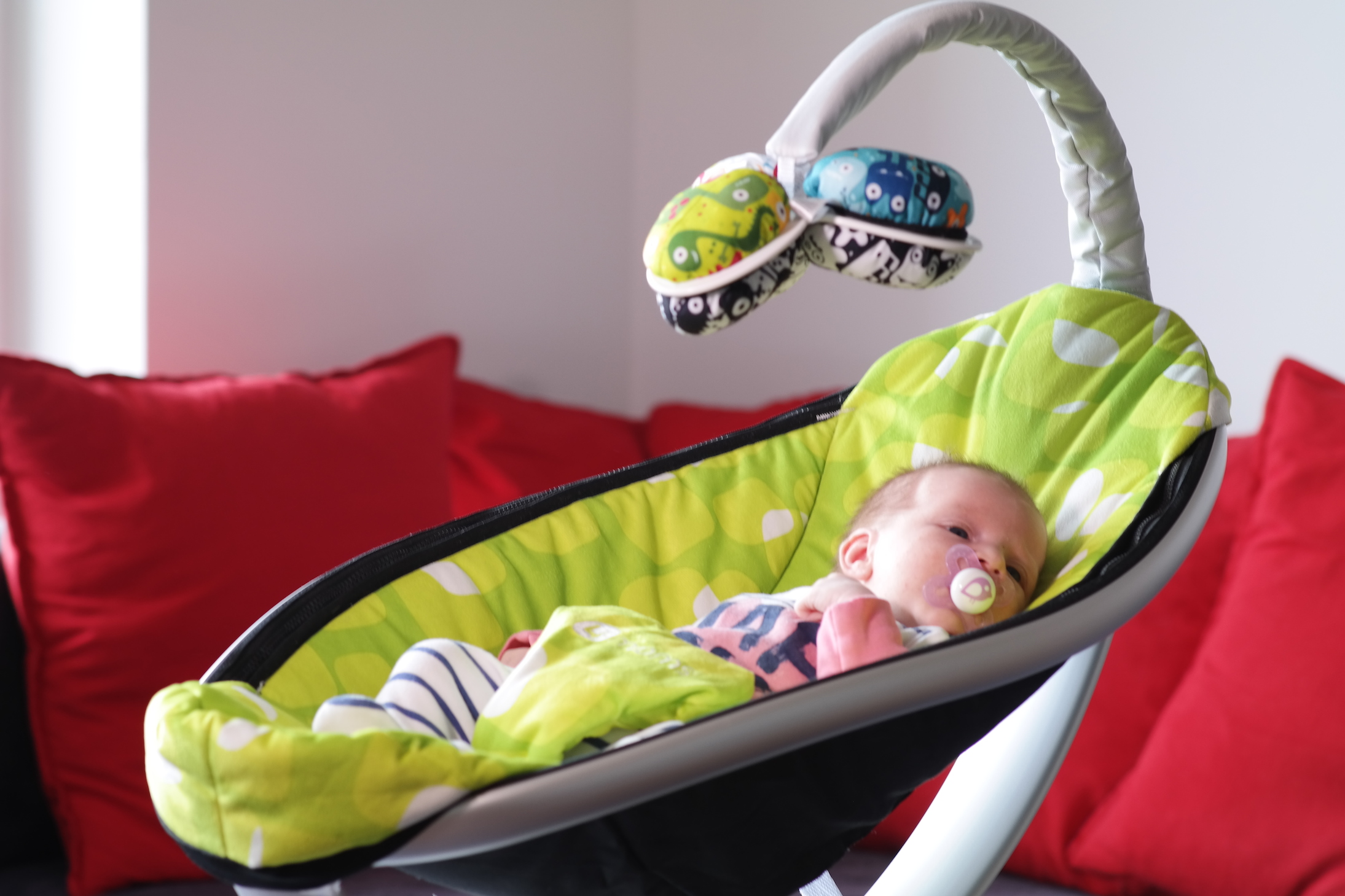 Электронные качели 4moms MAMAROO (Green Plush)